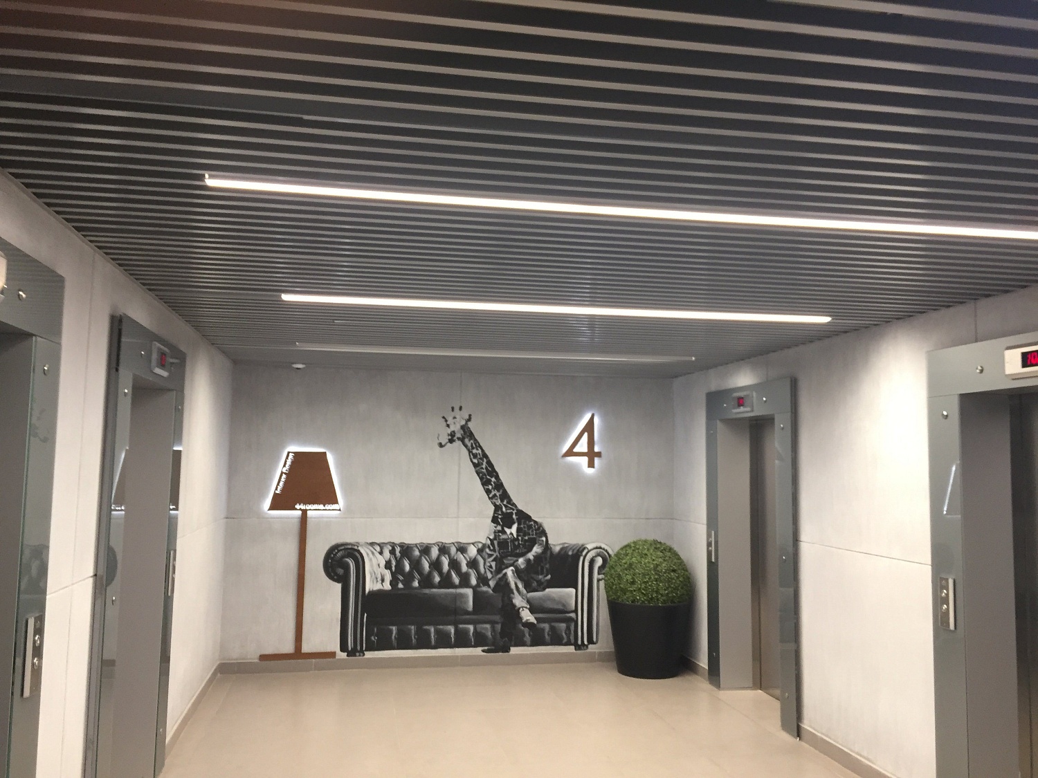 Монтаж реечного кубообразного потолка